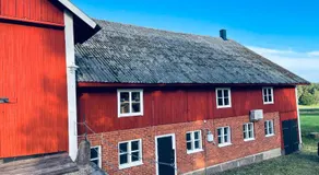 Upscale Hideaway in Converted Barn - Image 5