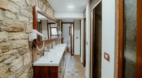 Berat Backpackers Hostel - Image 3