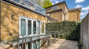 4 Bedroom House in Chiswick- Elegance & Serenity - Image 5