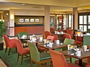 Country Inn & Suites by Radisson, Hampton Coliseum - Image 4