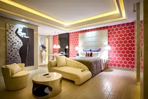 Purple Rainbow Motel - Image 2