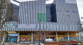 Large Private Room with Glass balcony " Shared Apartment" in Tikkurila Near Helsinki Airport & 24 hours train & bus Bars, restaurants, cafés and supermarkets are all within walking distance- room only - Image 5