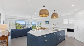 6 Seabreeze Spacious Newly Renovated Apartment with Ocean Views - Image 4