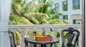 Weisi Zhenpin Holiday Courtyard - Image 5