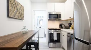 240-15 Luxury Studio Prime Location W&D - Image 4