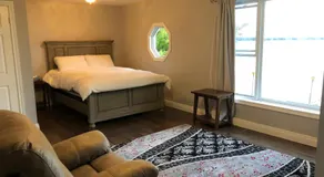 Entire waterfront cottage in carrying place - Image 2