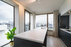 Premium City Retreat with Balcony for 12 - Image 4