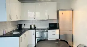 Morden 1 bed apartment - Image 5