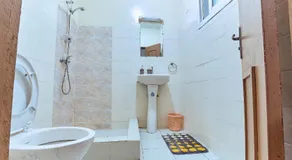 Cozy Mangrove Residence Owendo - Image 4