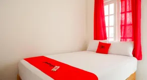 RedDoorz Plus near UMS Solo - Image 5