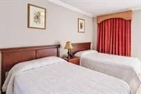 Sun and Surf Inn - Image 2