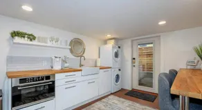 Private Basement Suite w Hot Tub - Image 4
