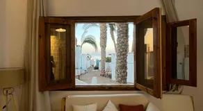 Oia seafront house - Image 2