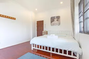 The Outback Villa 4BR Sleeps 12 w/Pool & Garden - Image 5