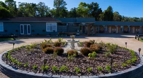 Sunflower Motel - Image 5
