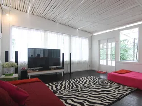 The Peak Home - Image 5