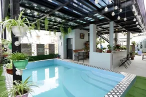 5 to 10 bedrooms houses - Image 3