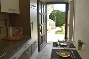 Charming vacation home with garden - Image 3