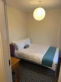 Fully Furnished 3BR Flat with Free Parking - Image 2