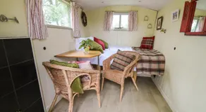 Tilly Gypsy-style Caravan Hut - Image 2