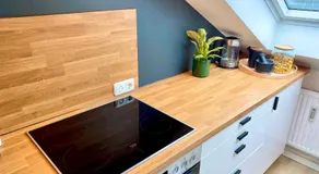 Modernes ruhiges Zimmer mit Ausblick ins Grüne - Image 3