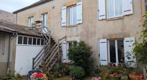 Escapade touristique: gîte avec 2 chambres, TV et cuisine équipée à Bazoches-les-Gallerandes - Image 3