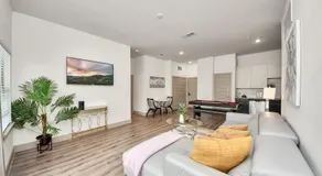 Luxury 2BR King Beds Pool Table & Arcade Hospital - Image 2