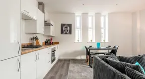 Hull City Centre Sleeps 4 Free Parking - Image 3