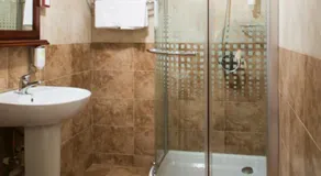 Red Hotel - Image 5