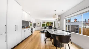 3 Bedroom House - Free Parking - Image 3