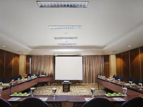 Grand Edge Hotel Semarang - Image 4