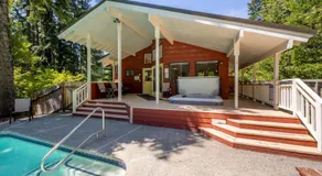 Maple Leaf Lodge by NW Comfy Cabins - Image 5