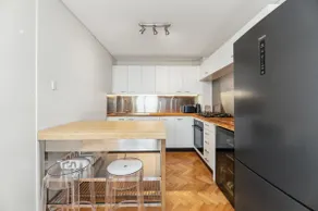 Delightful 1BR Sydney City Escape - Image 5