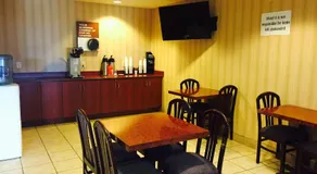 Golden Isles Inn & Suites Brunswick South - Image 5