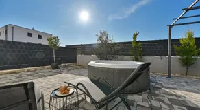 luxury apartment with garden jacuzzi and wellness - Image 3