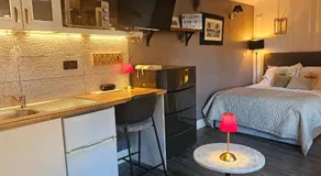BELFAST COSY CABIN - Image 2