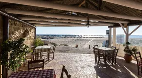 En Plo Beachfront Rooms - Image 3