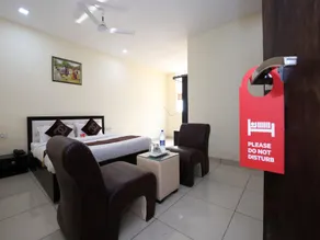 OYO 9323 Hotel Sidana Solitaires - Image 2