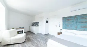 LA CORTE SUL LAGO - Image 2