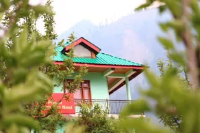 OYO Shiva Power Hotel & Cafe - Image 5