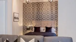 Stylish West End Retreat - Image 5