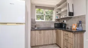 Lagoon View Accommodation - Image 4