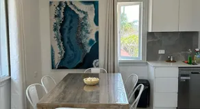 Caves Beach Holiday House - Image 3