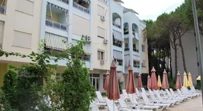 Arbi's Pool View Apartment - Image 3