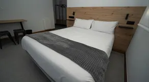 Apartamentos Puerta de Occidente - Image 2