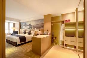 Sky World Hotel Qingdao - Image 2