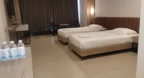 Hotel Shubham Prestige kandlakoya - Image 4