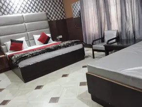 Three minute walking distance from Katra  Railway - Image 1