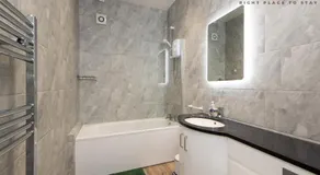 Family-Friendly 3-Bed Home in Central Location with Garden & Parking - Image 2