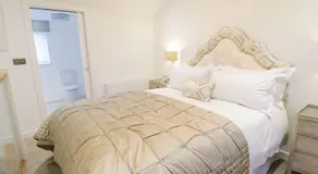 8 Crown Lane - Image 2